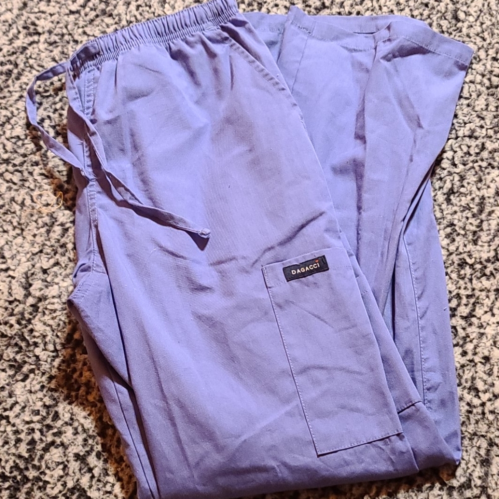 Dagacci scrubs